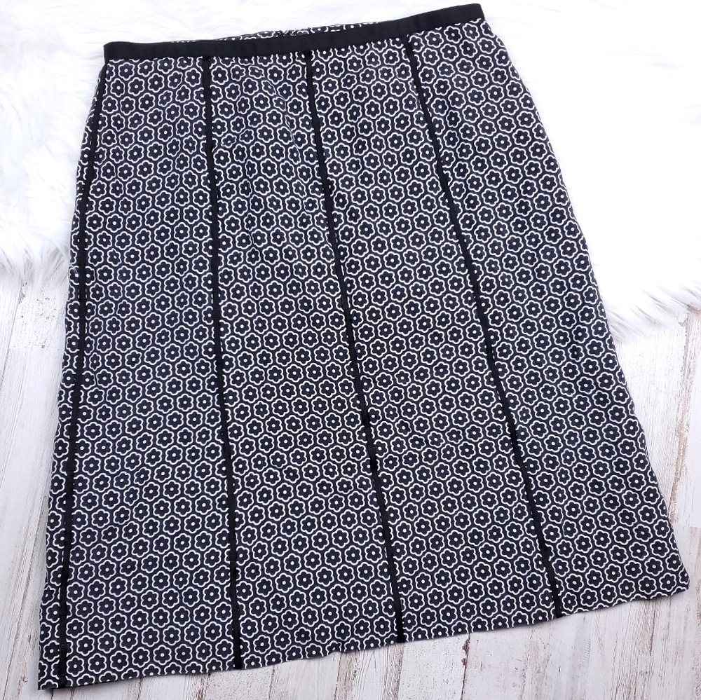 Ann Taylor black & white floral skirt